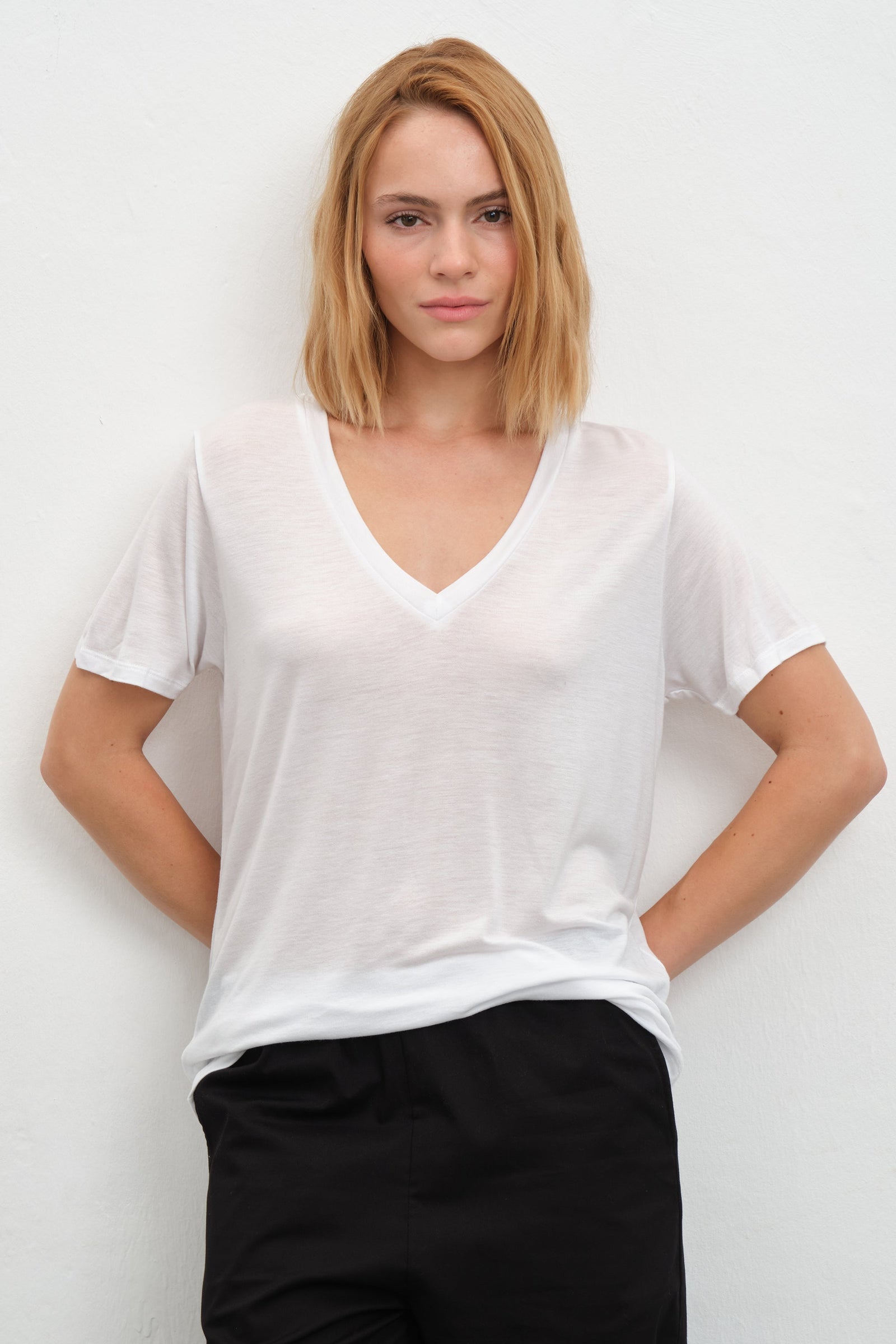 FeatherWeight V-Neck T-Shirt in Lyocell (TENCEL™)