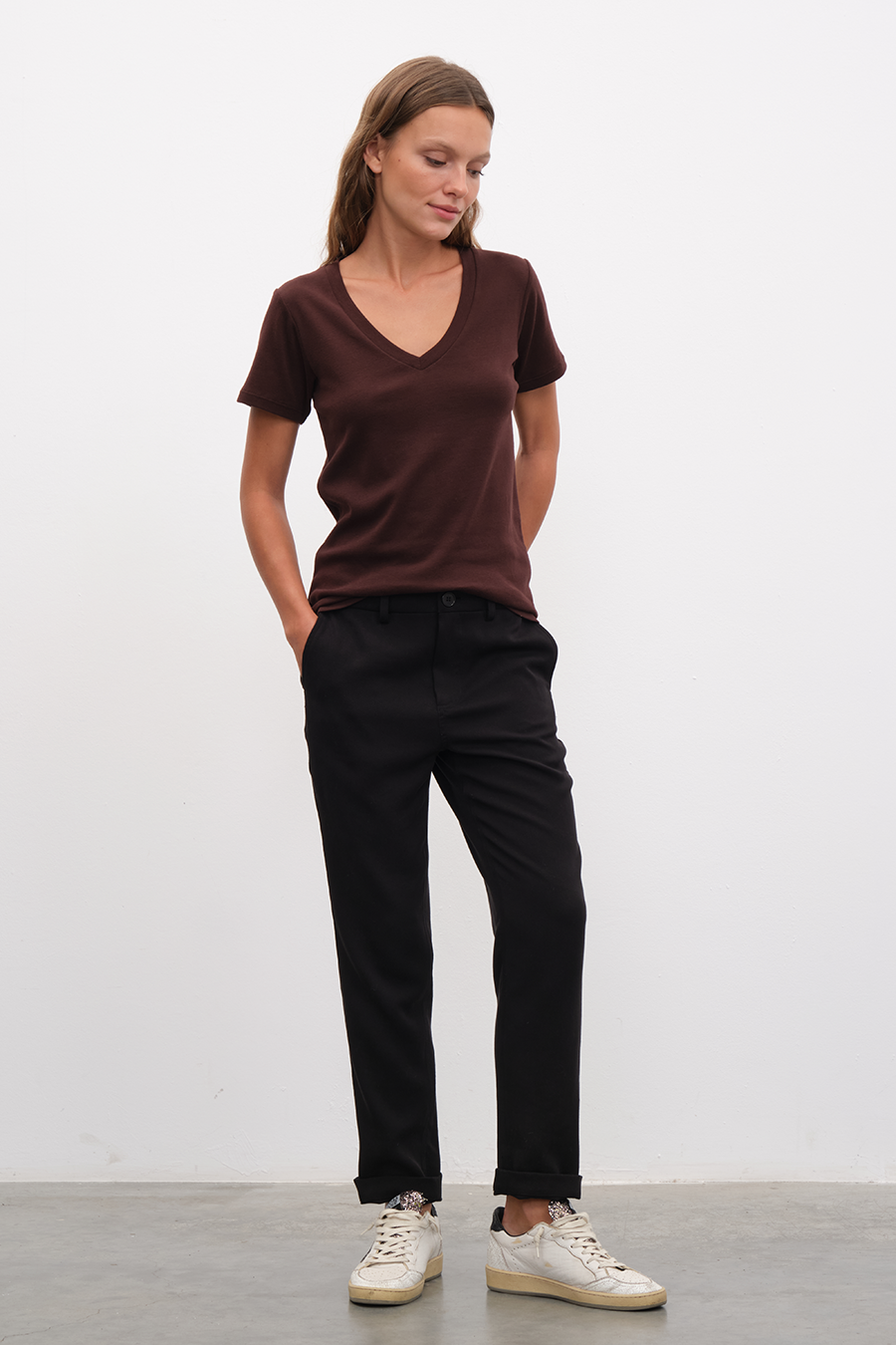 V Neck Fitted T-shirt in Micro-Ribbed Cotton