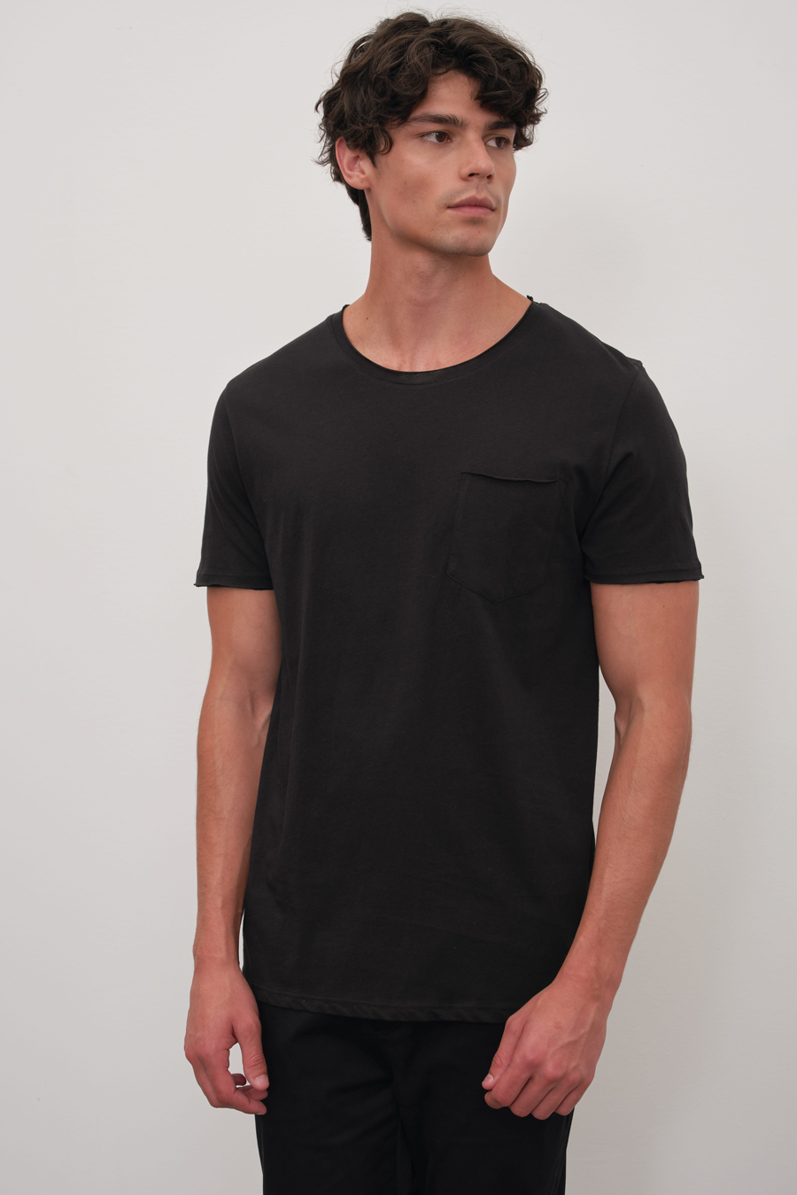 Raw Edge Pocket T-shirt in Lightweight Cotton