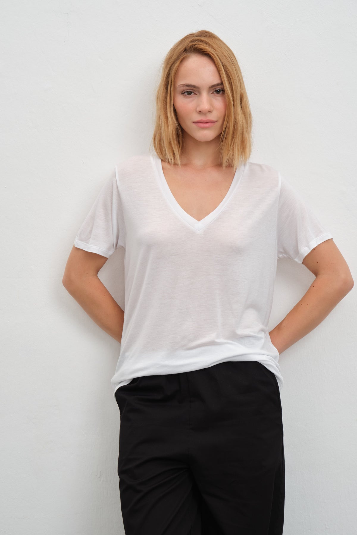 FeatherWeight V-Neck T-Shirt in Lyocell (TENCEL™)