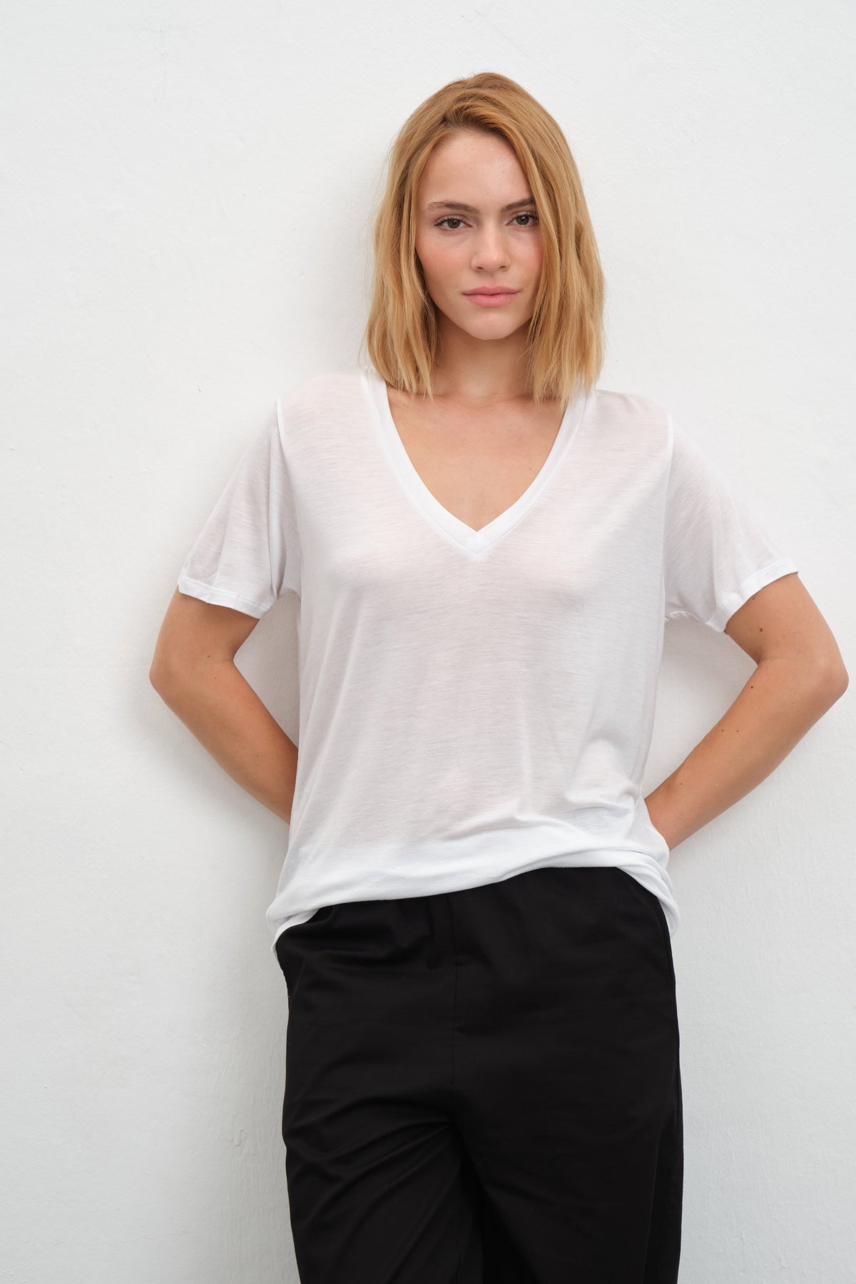 FeatherWeight V-Neck T-Shirt in Lyocell (TENCEL™)