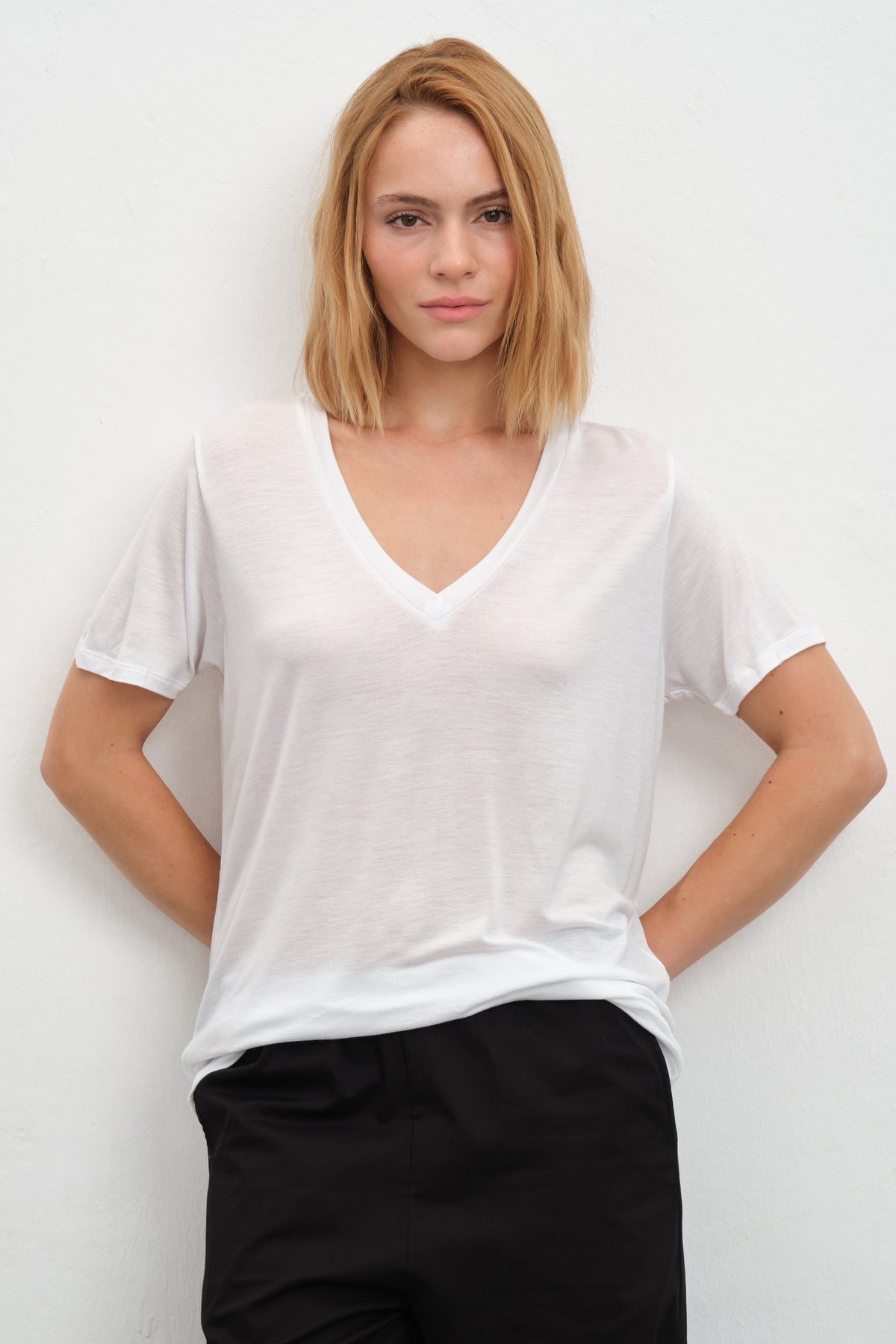 FeatherWeight V-Neck T-Shirt in Lyocell (TENCEL™)