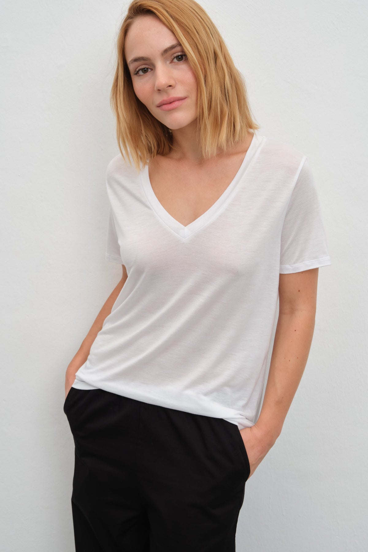 FeatherWeight V-Neck T-Shirt in Lyocell (TENCEL™)