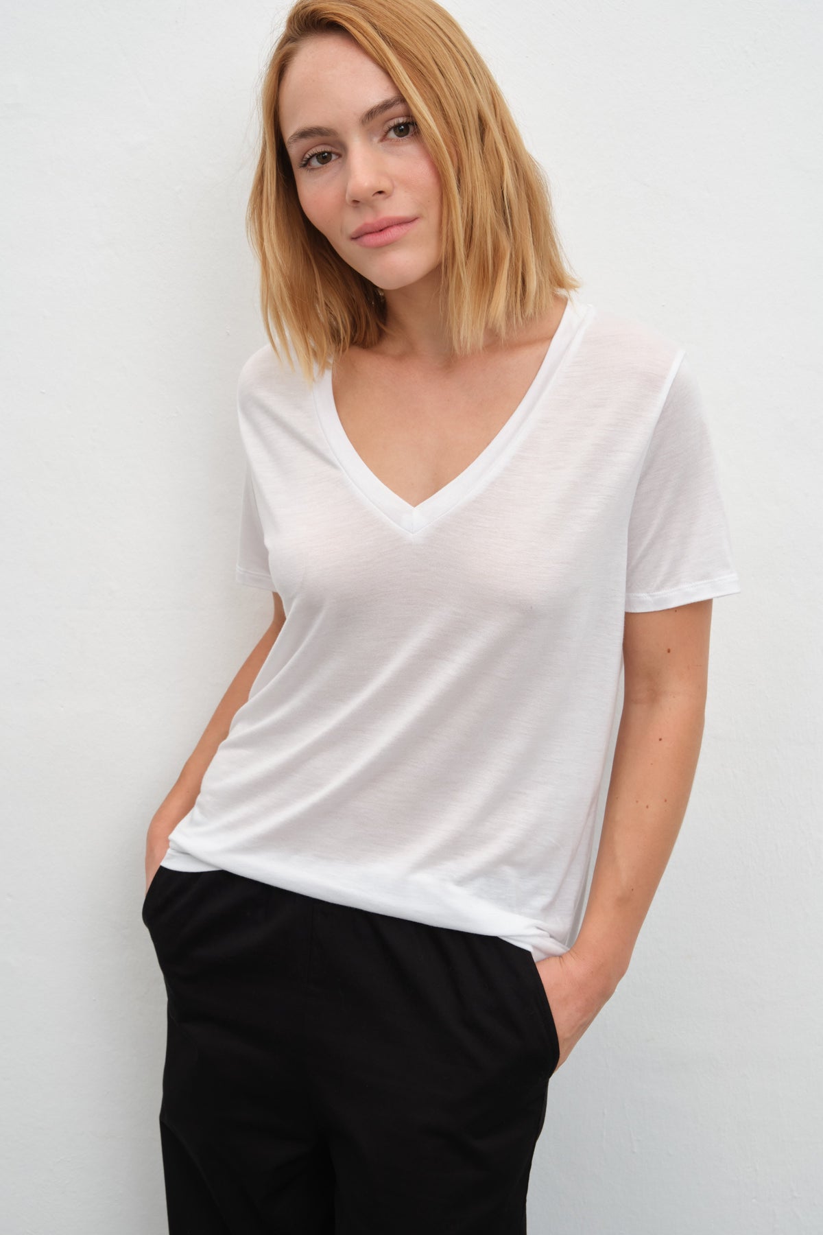 FeatherWeight V-Neck T-Shirt in Lyocell (TENCEL™)
