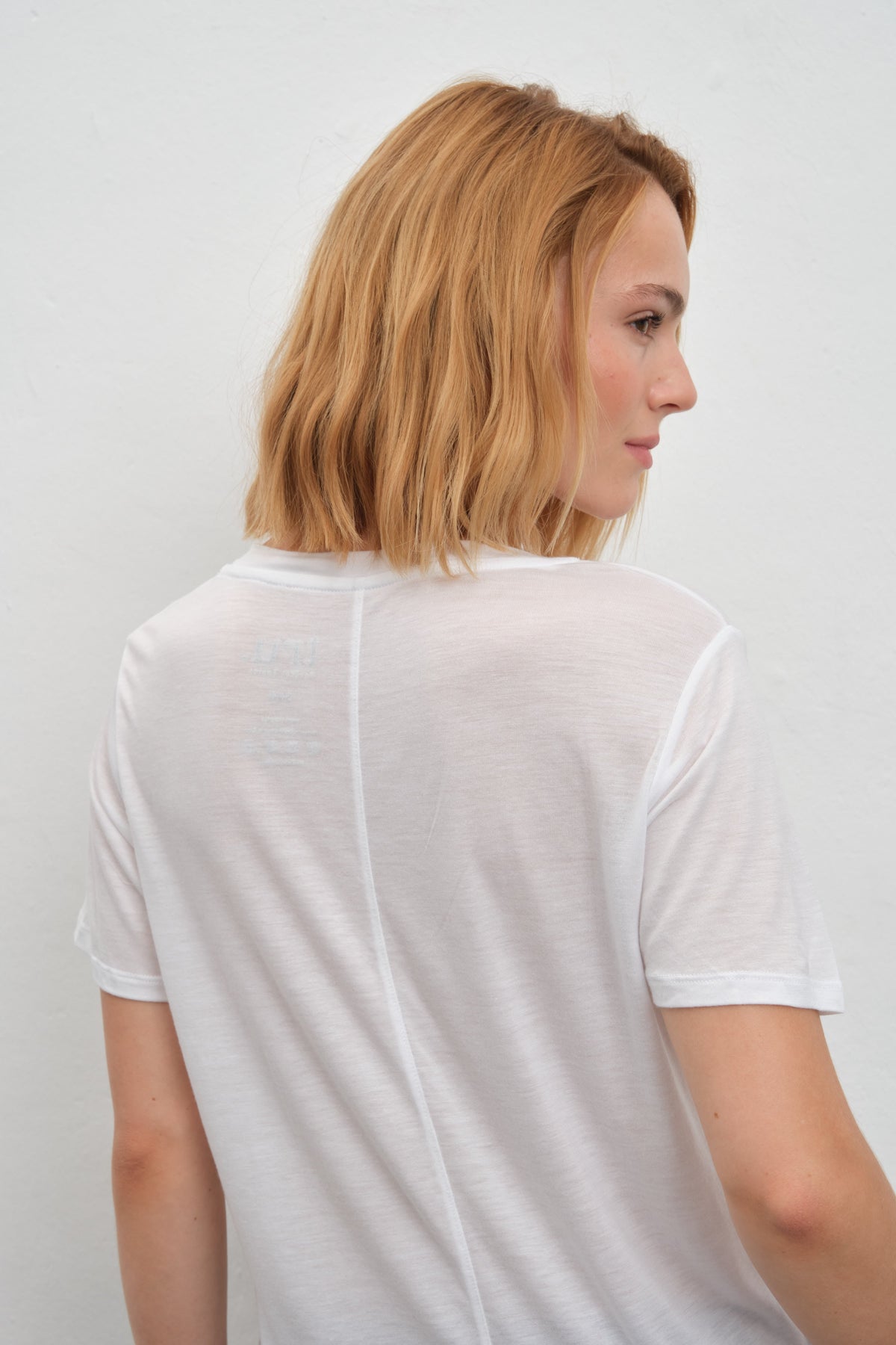 FeatherWeight V-Neck T-Shirt in Lyocell (TENCEL™)