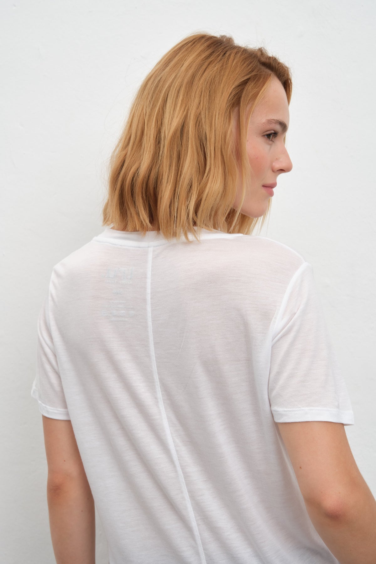 FeatherWeight V-Neck T-Shirt in Lyocell (TENCEL™)