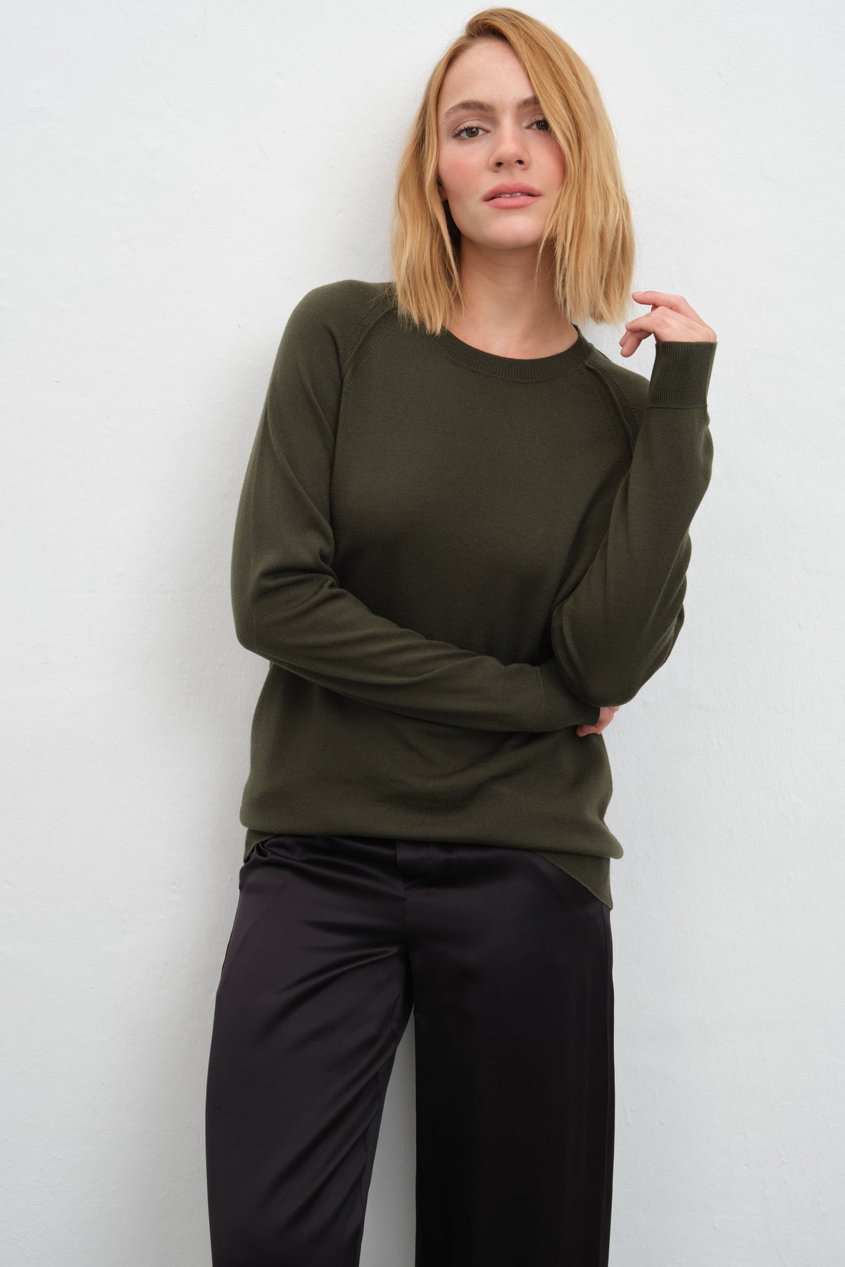Lightweight Cashmere-Merino Raglan-Sleeve Unisex Sweater