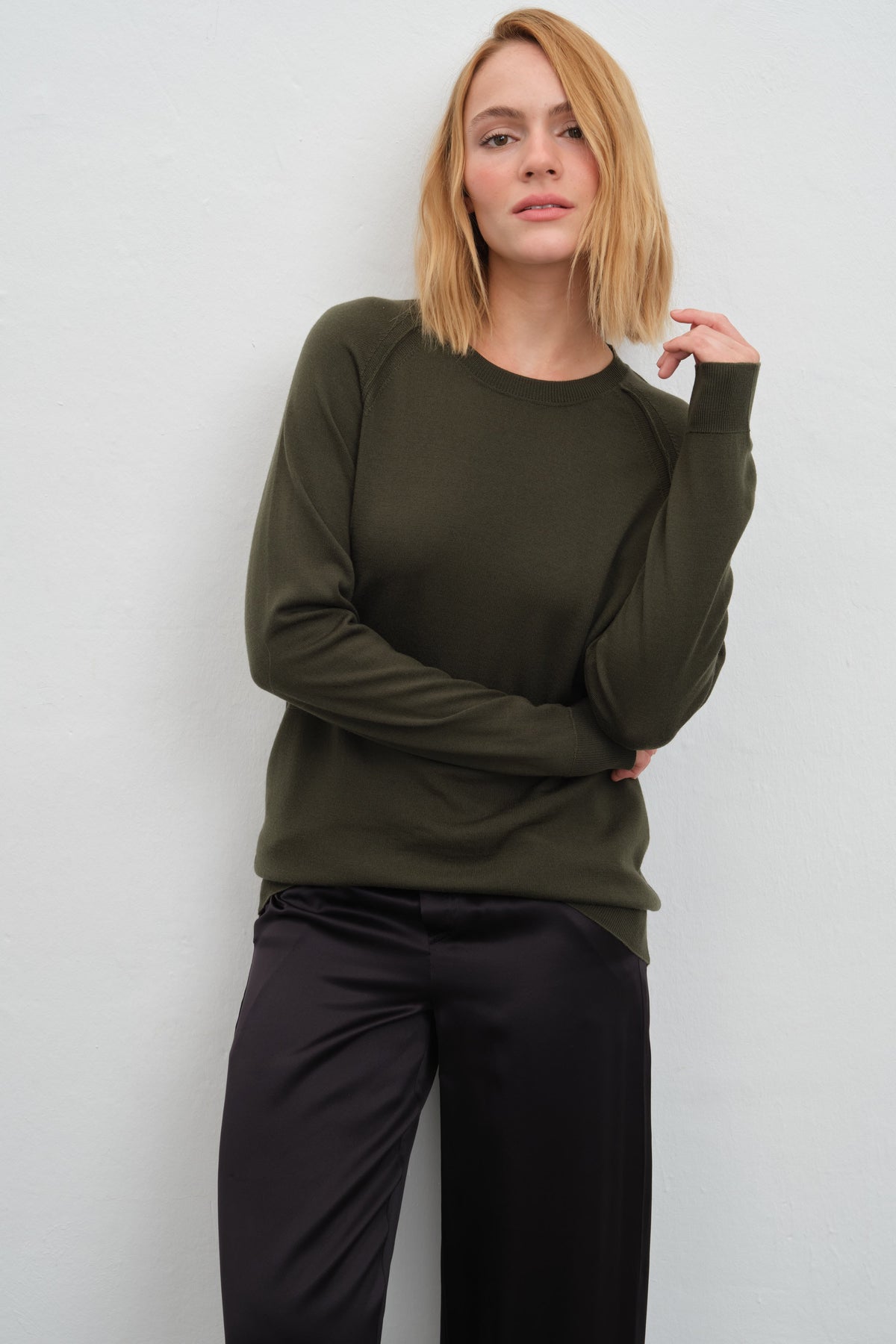 Lightweight Cashmere-Merino Raglan-Sleeve Unisex Sweater