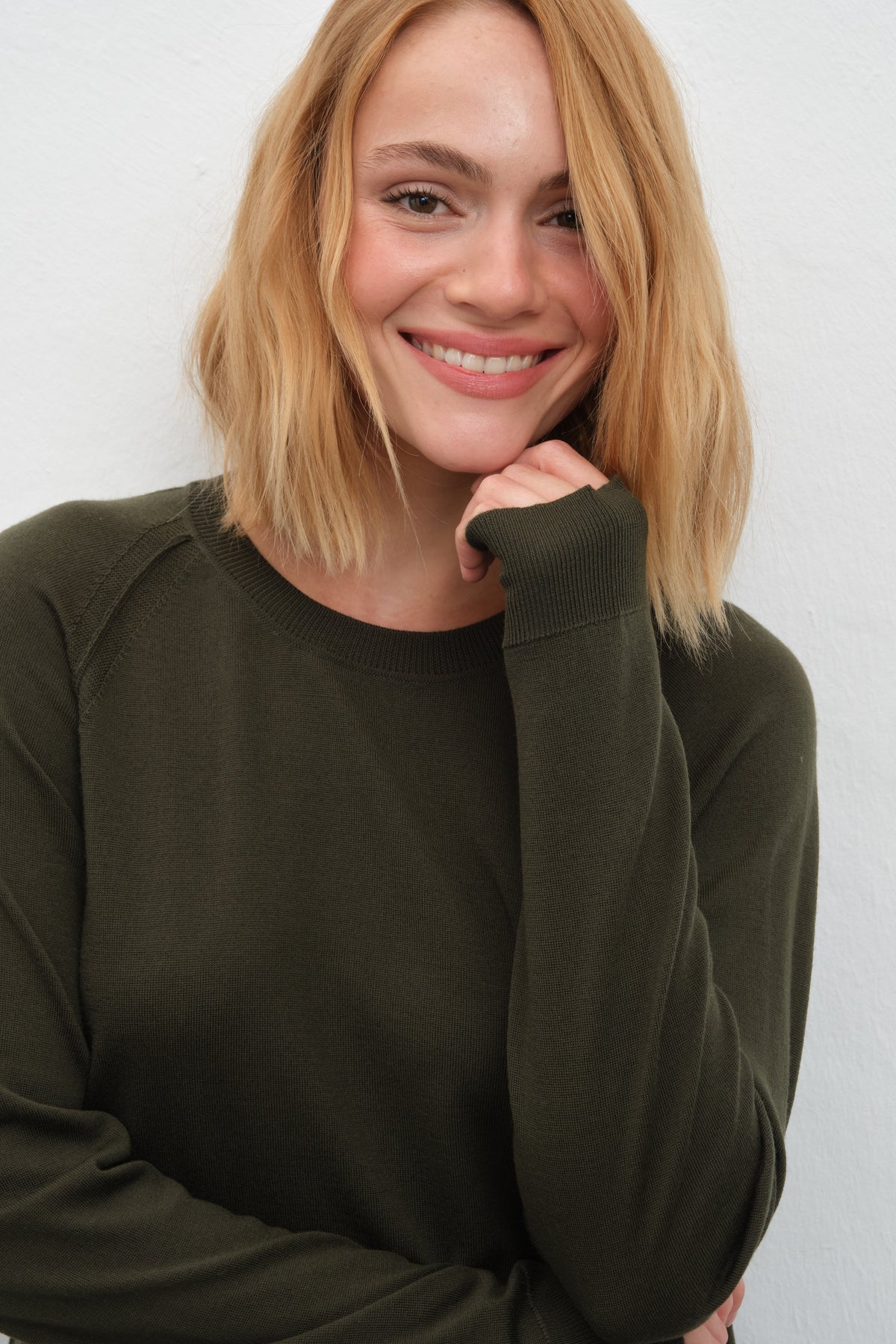 Lightweight Cashmere-Merino Raglan-Sleeve Unisex Sweater