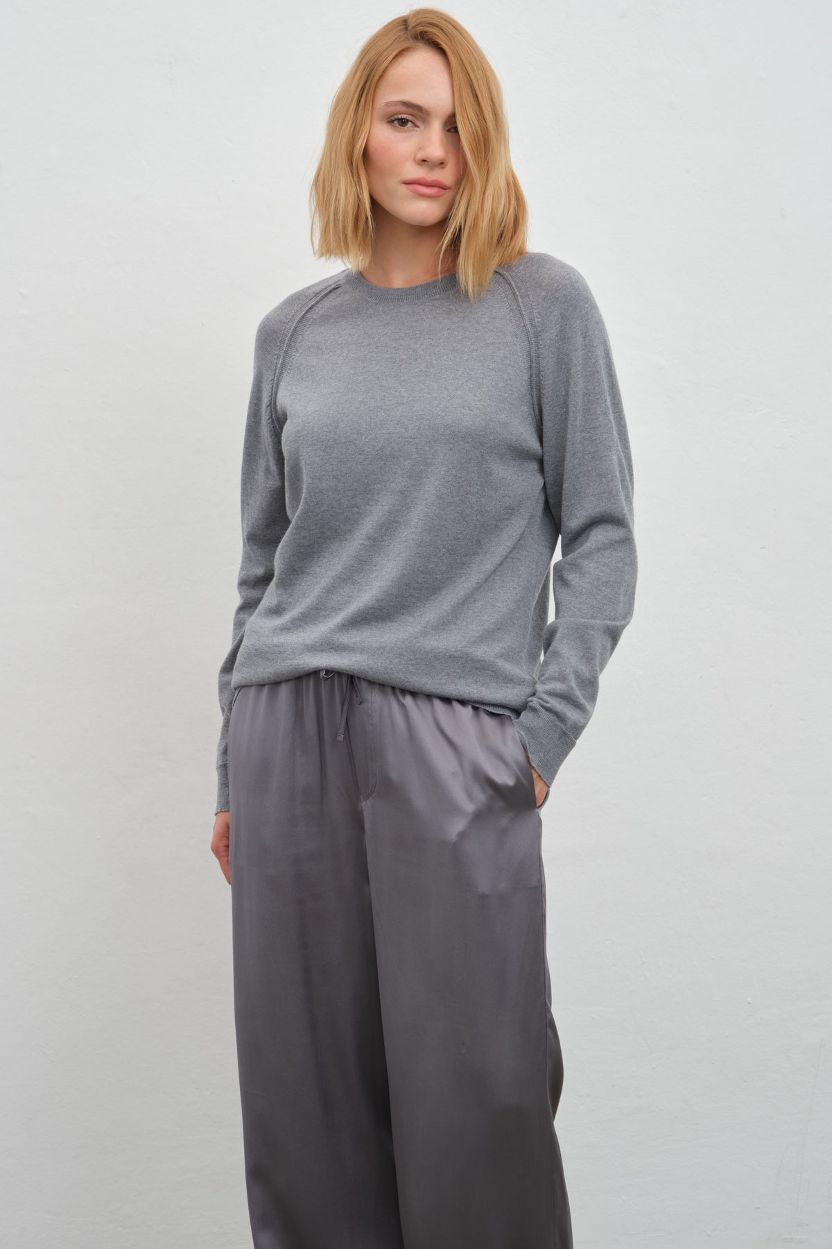 Lightweight Cashmere-Merino Raglan-Sleeve Unisex Sweater