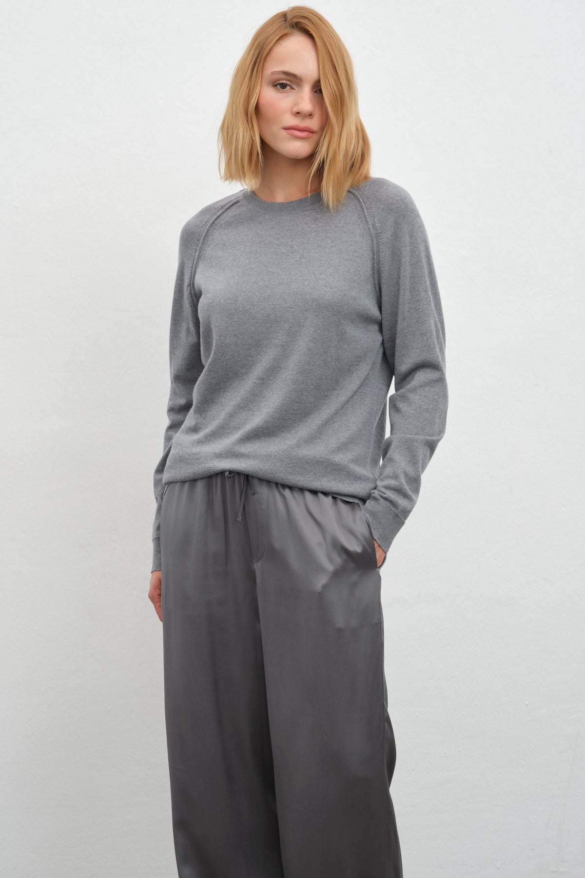 Lightweight Cashmere-Merino Raglan-Sleeve Unisex Sweater