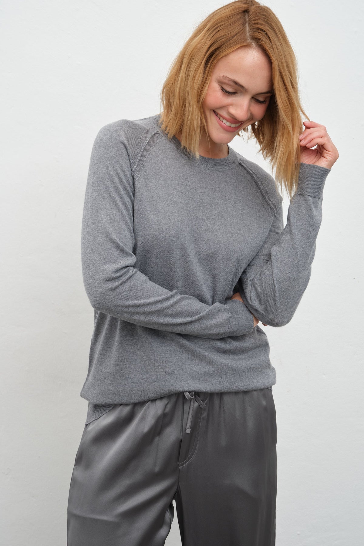 Lightweight Cashmere-Merino Raglan-Sleeve Unisex Sweater