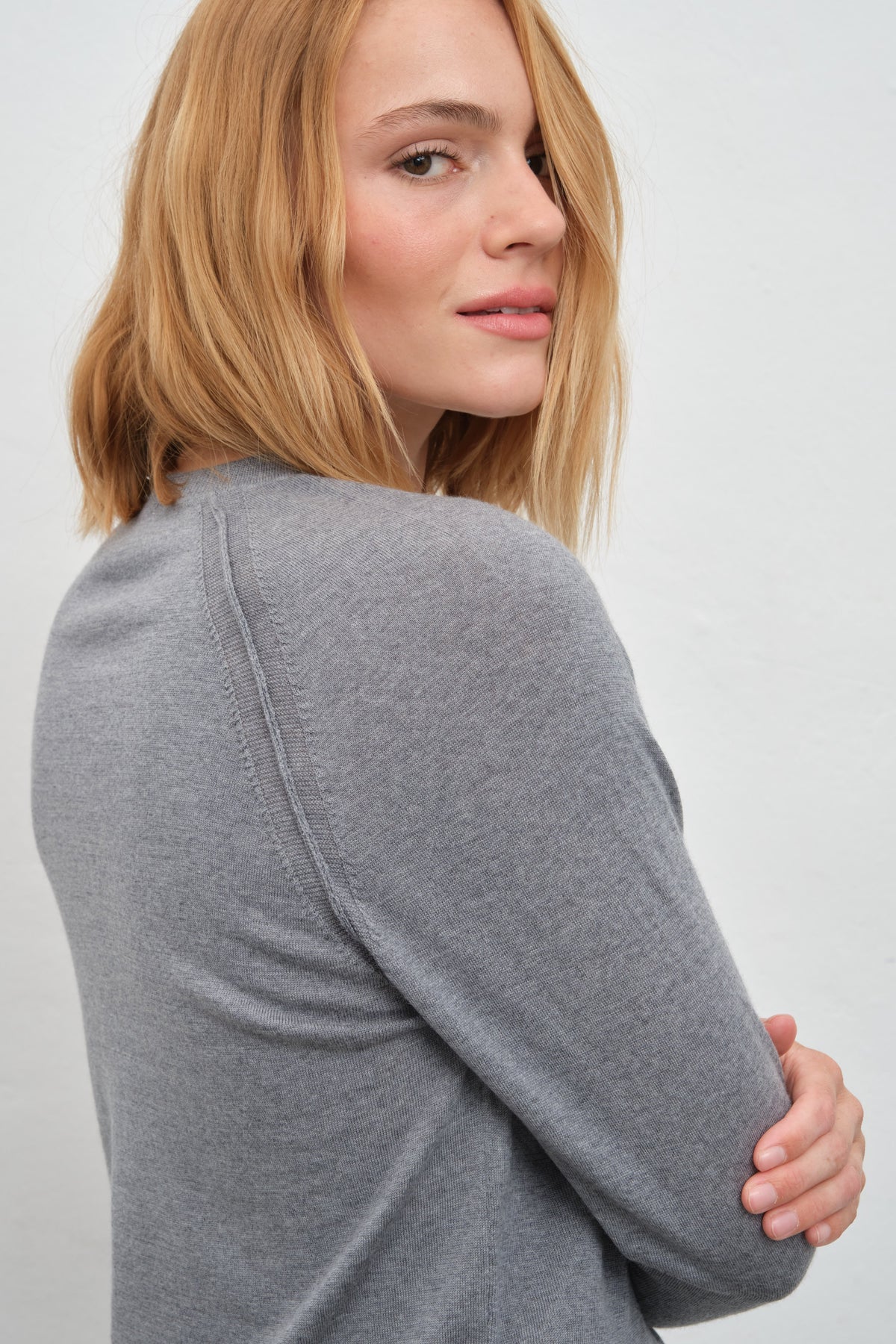 Lightweight Cashmere-Merino Raglan-Sleeve Unisex Sweater