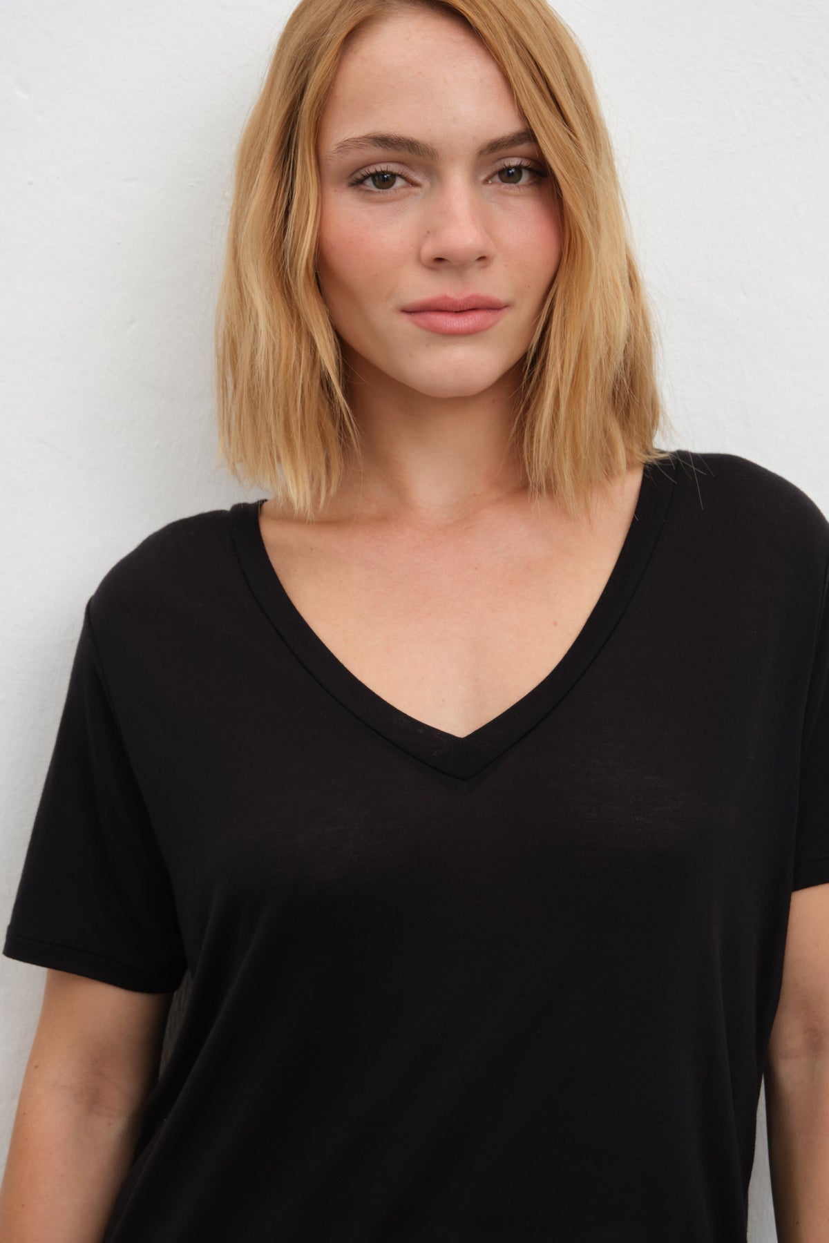 FeatherWeight V-Neck T-Shirt in Lyocell (TENCEL™)