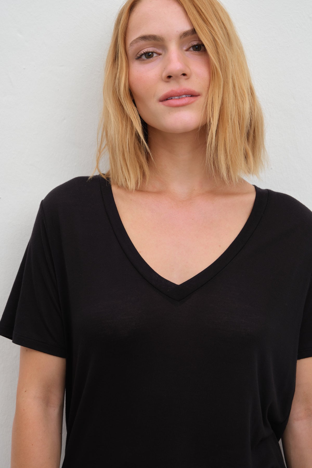FeatherWeight V-Neck T-Shirt in Lyocell (TENCEL™)
