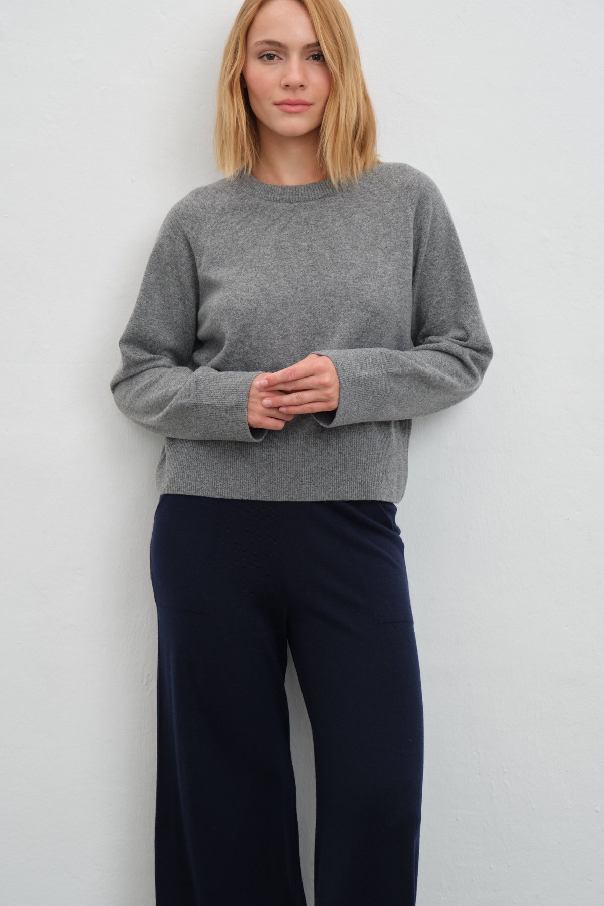 Cashmere-Merino Raglan-Sleeve Cropped Sweater