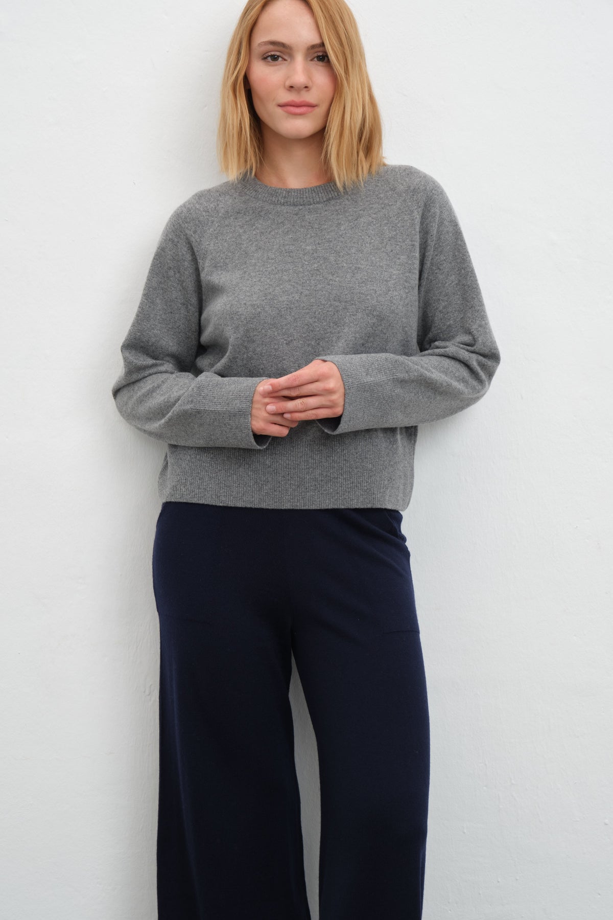 Cashmere-Merino Raglan-Sleeve Cropped Sweater