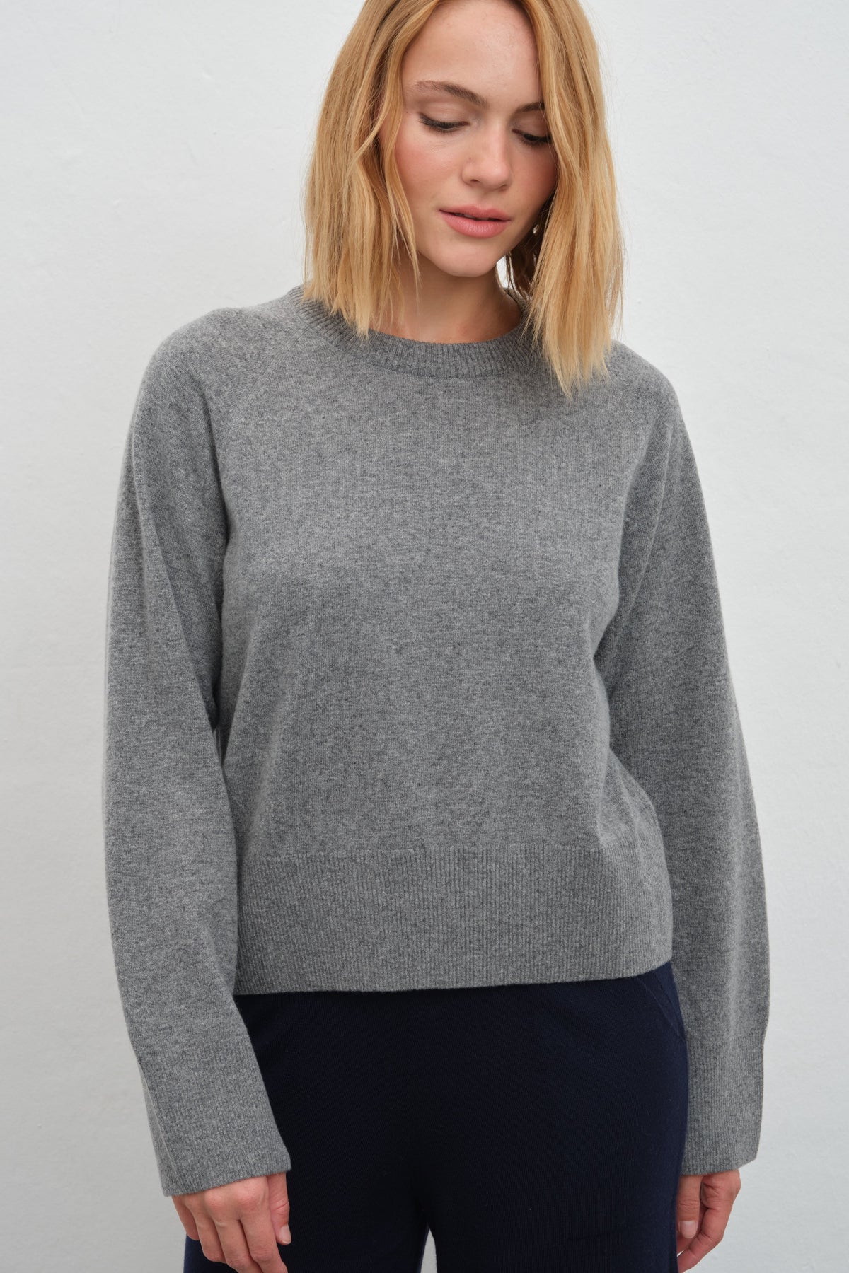 Cashmere-Merino Raglan-Sleeve Cropped Sweater