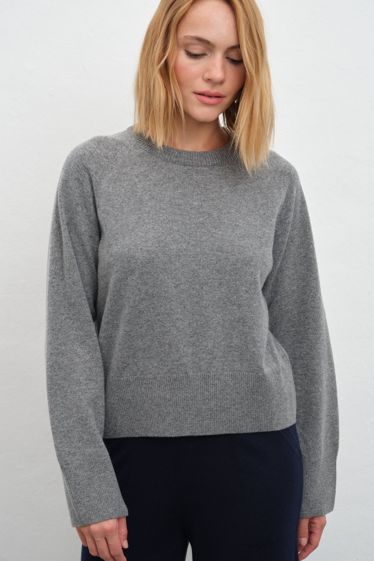 Cashmere-Merino Raglan-Sleeve Cropped Sweater