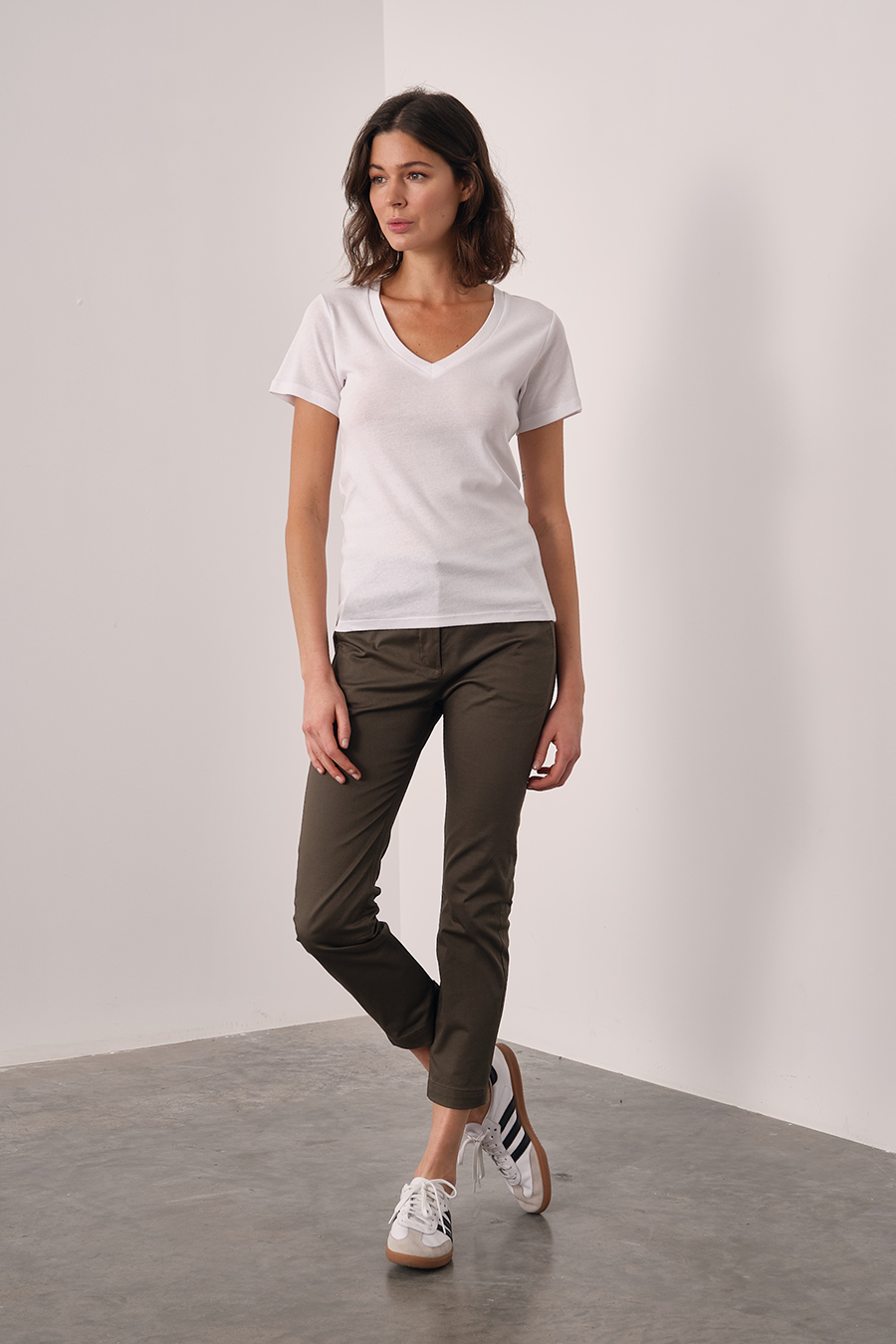 V Neck Fitted T-shirt in Micro-Ribbed Cotton