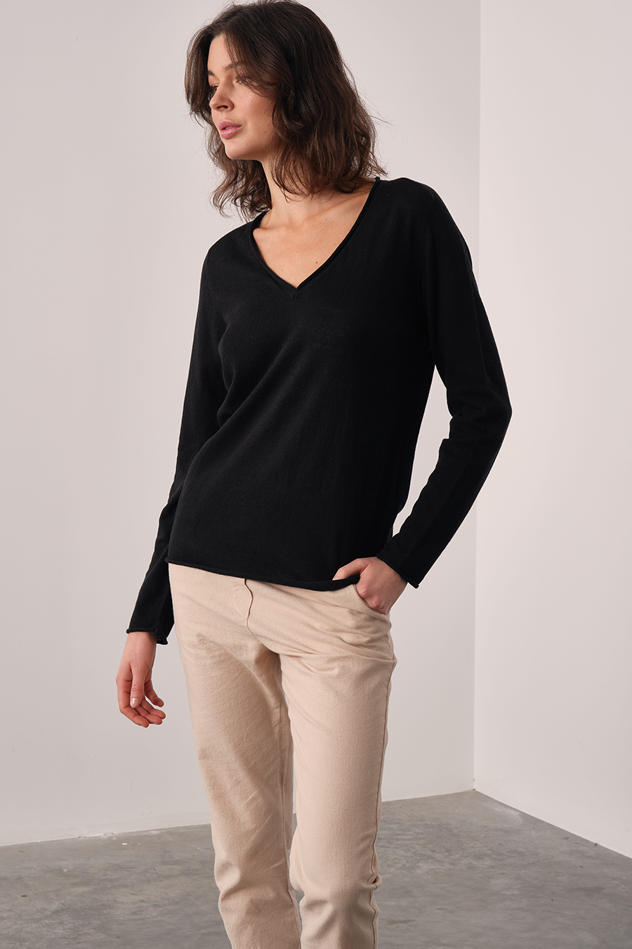 Lightweight V Neck Sweater in Cotton/Linen Blend