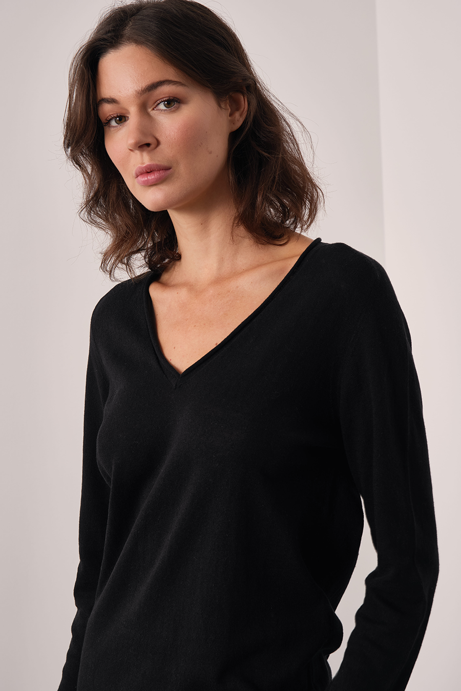 Lightweight V Neck Sweater in Cotton/Linen Blend
