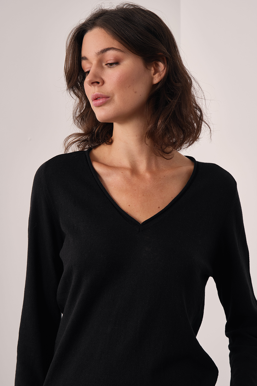 Lightweight V Neck Sweater in Cotton/Linen Blend