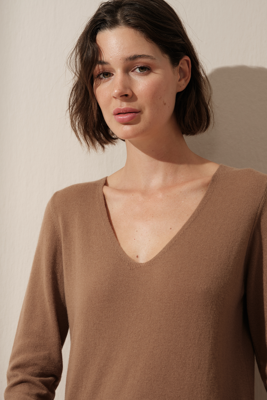 Fitted V Neck Lightweight Cashmere Merino Sweater