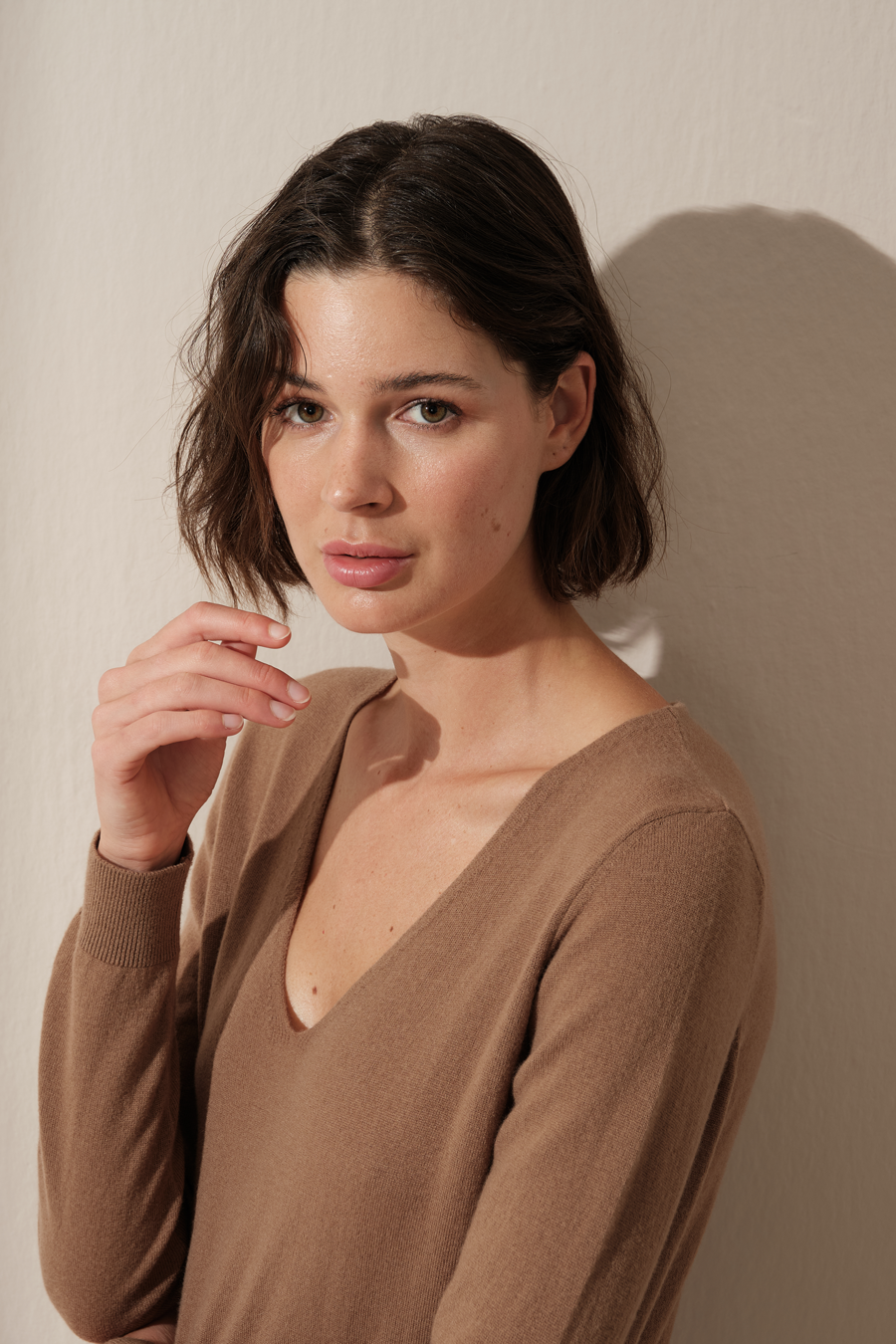 Fitted V Neck Lightweight Cashmere Merino Sweater