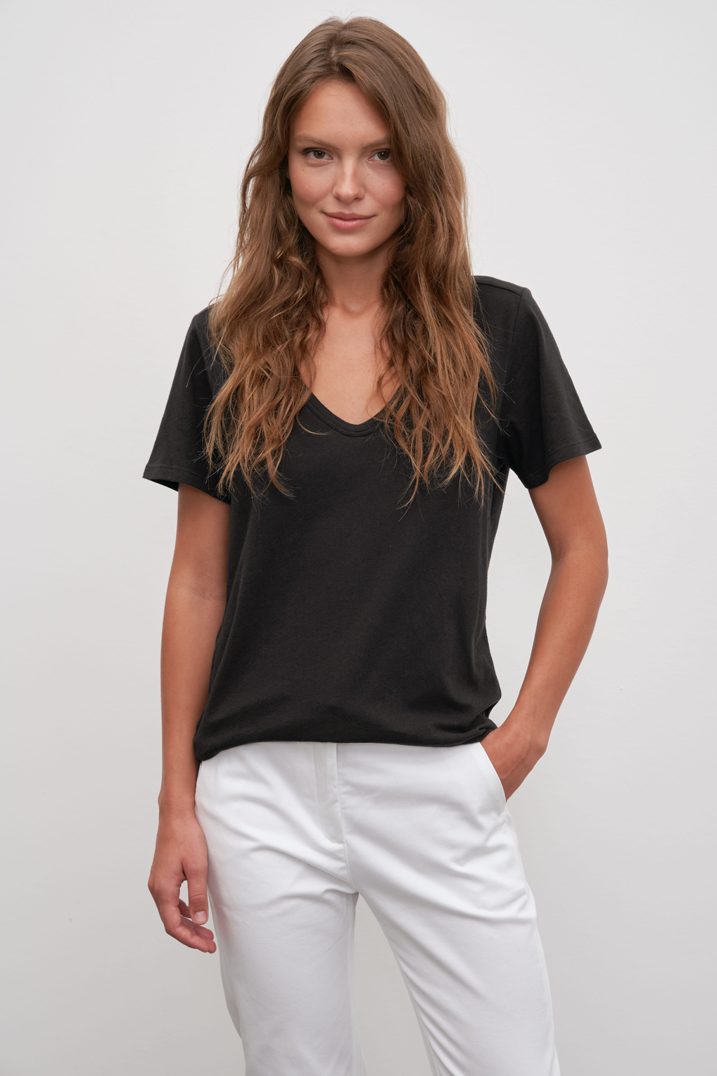 Oval V Neck T-shirt in Neppy Cotton