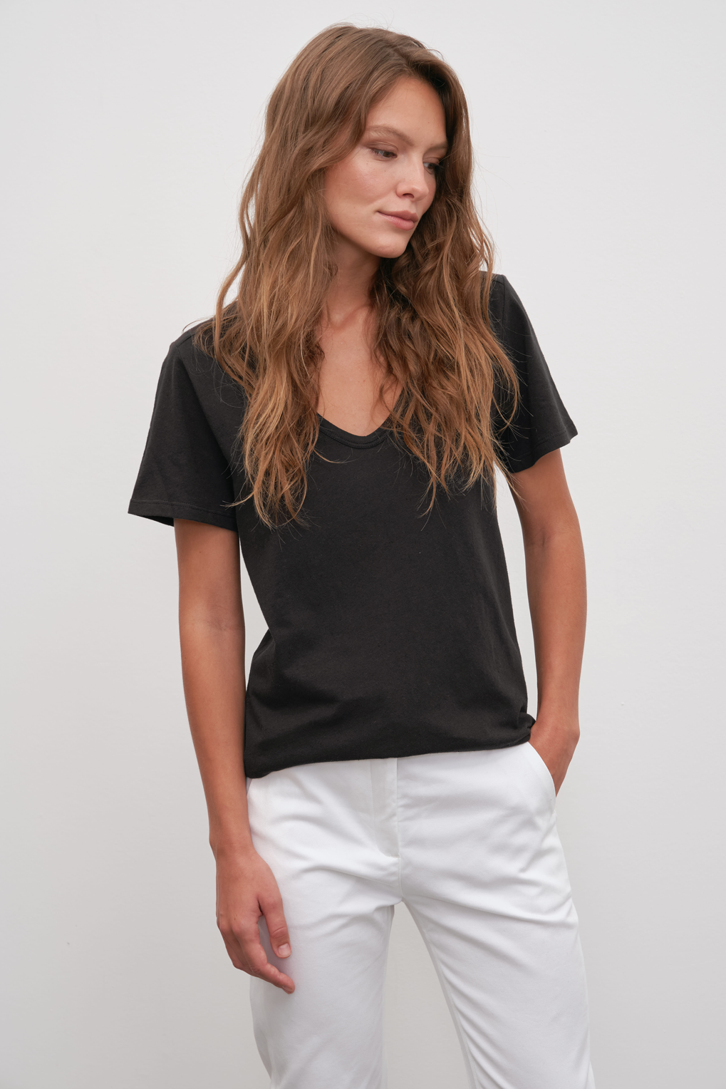 Oval V Neck T-shirt in Neppy Cotton