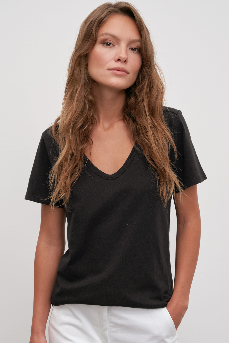 Oval V Neck T-shirt in Neppy Cotton