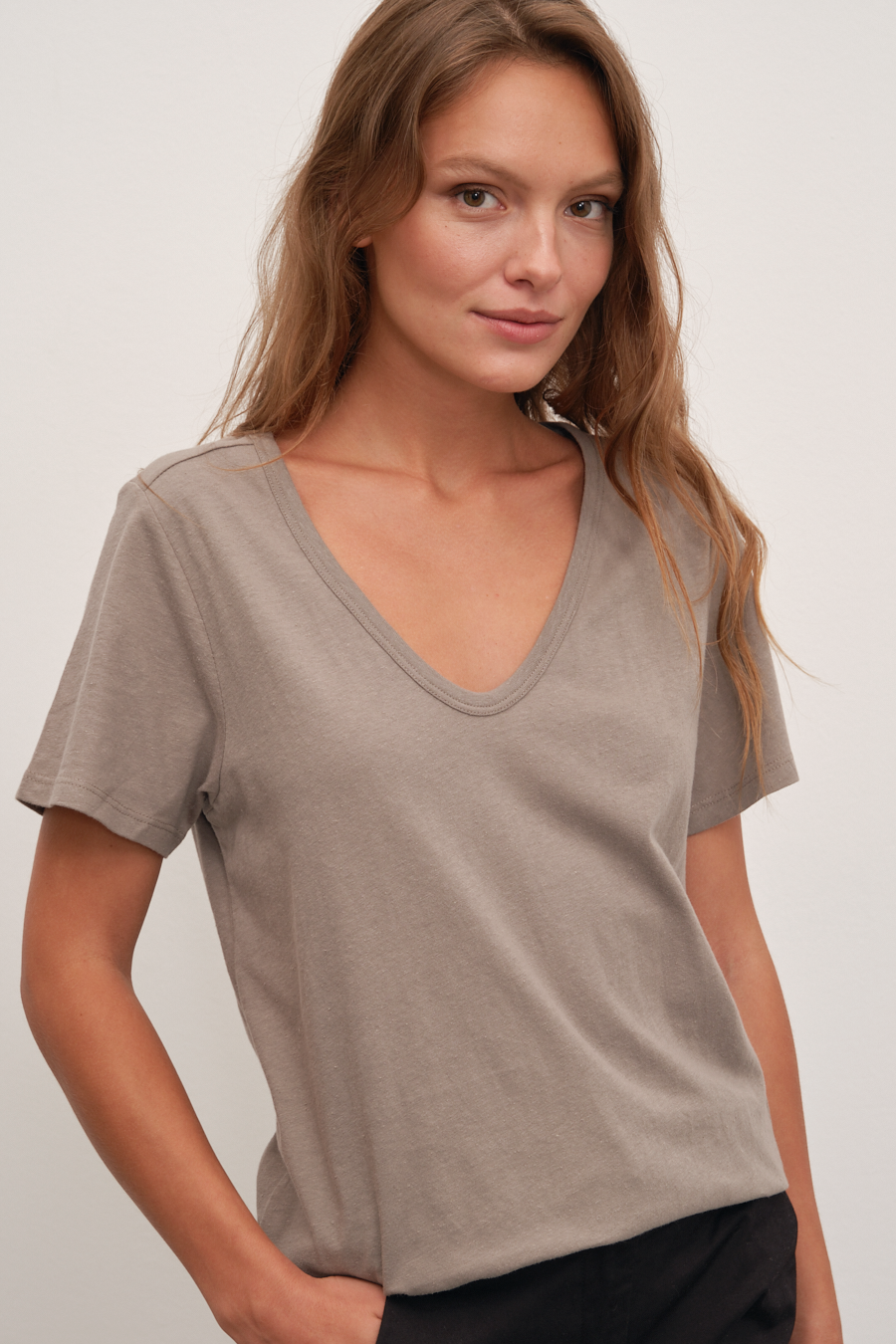 Oval V Neck T-shirt in Neppy Cotton