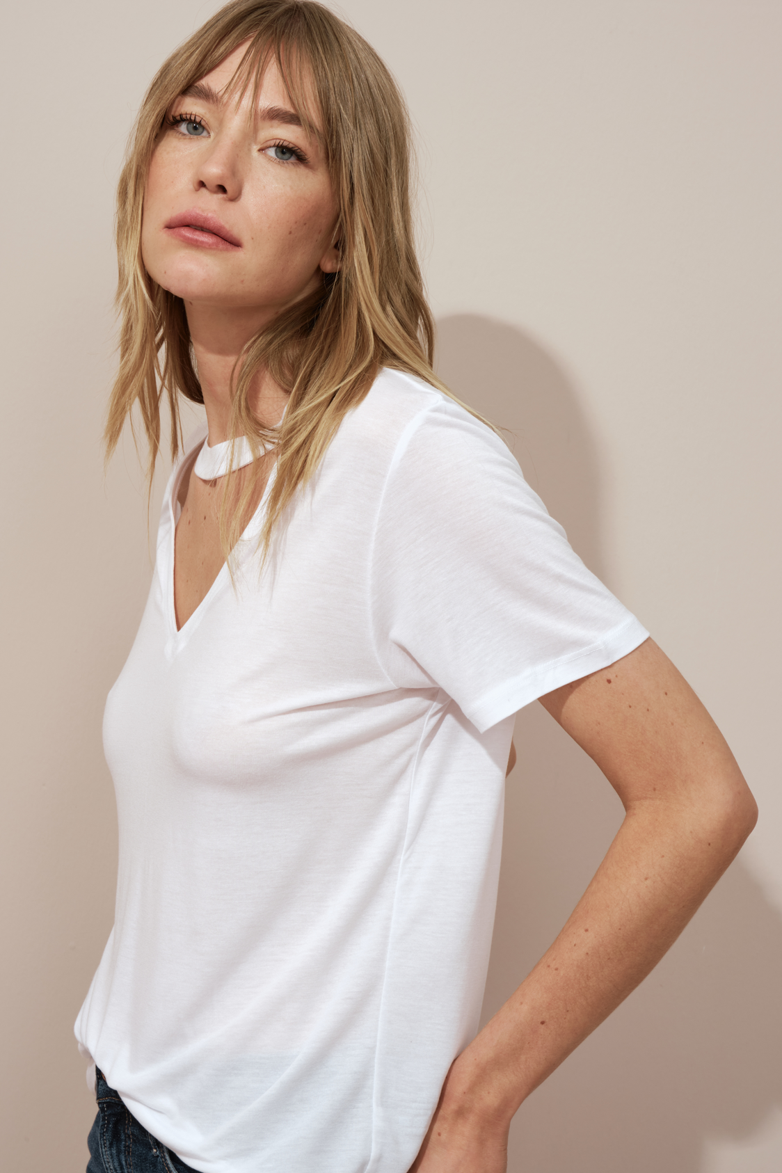 Cut-Out V Neck T-shirt in Lyocell (Tencel™)