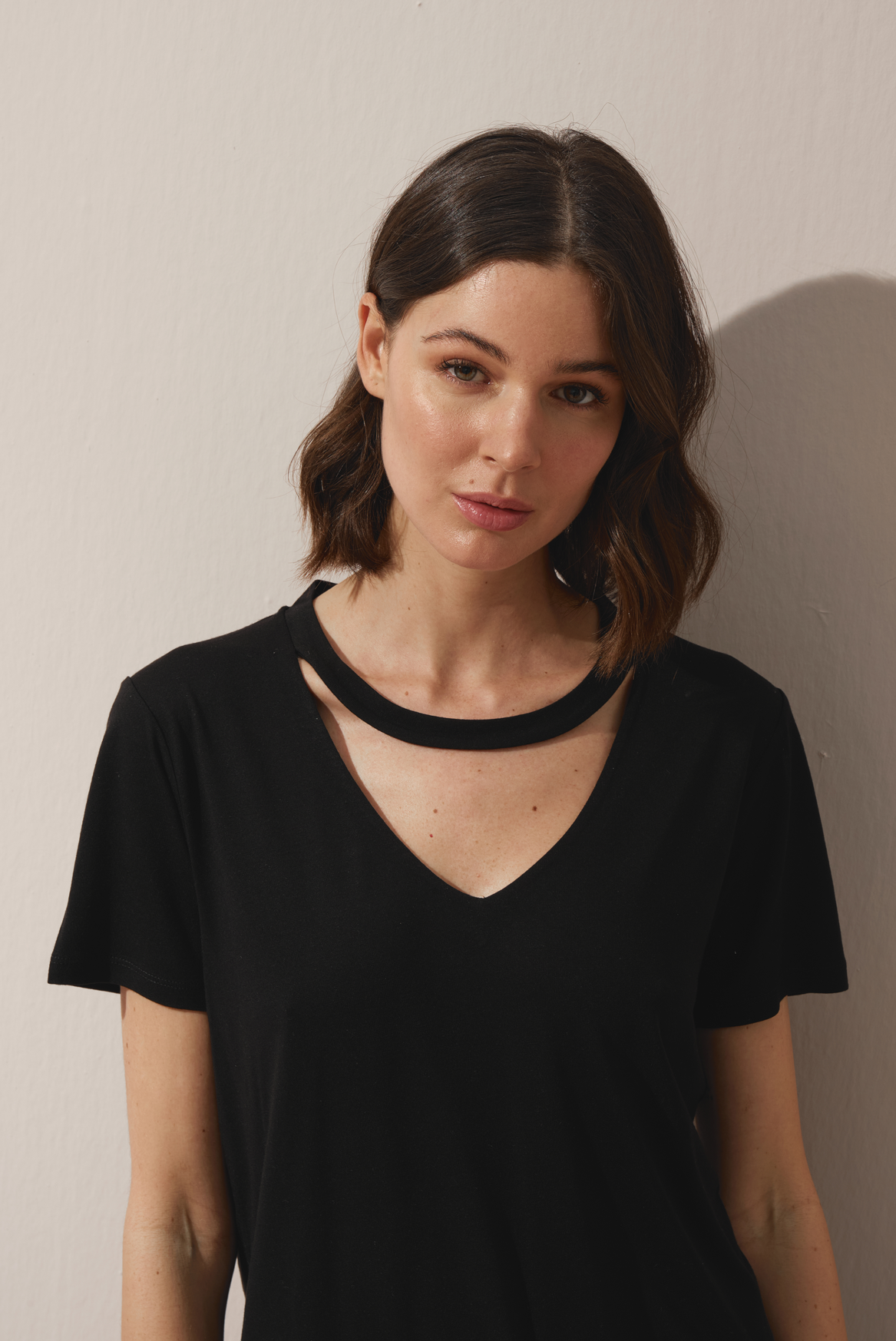 Cut-Out V Neck T-shirt in Lyocell (Tencel™)